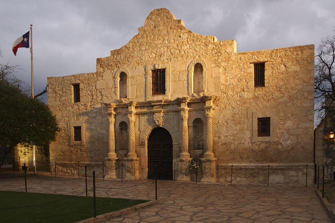 Private Hot Tub3Bd2Ba 2 Miles To Sa River Walk San Antonio Kültér fotó