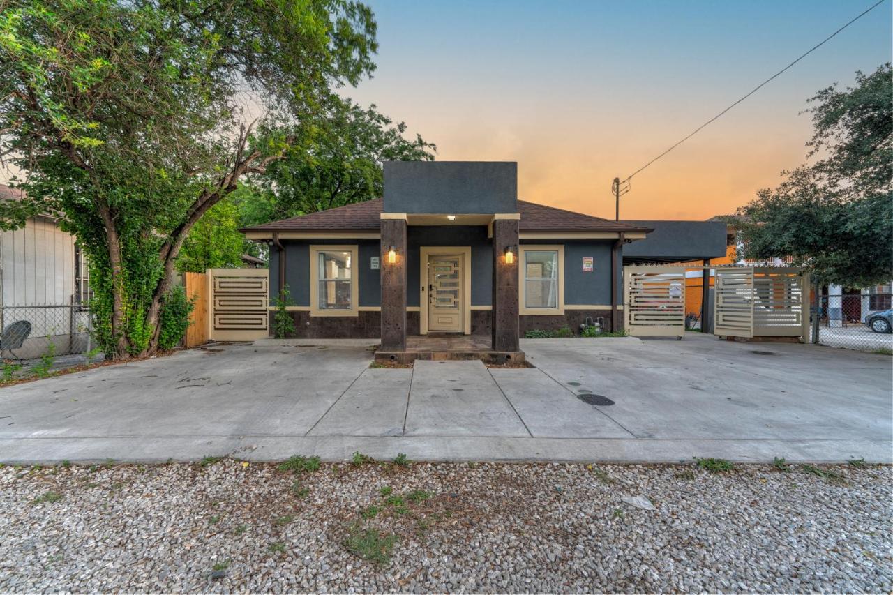 Private Hot Tub3Bd2Ba 2 Miles To Sa River Walk San Antonio Kültér fotó